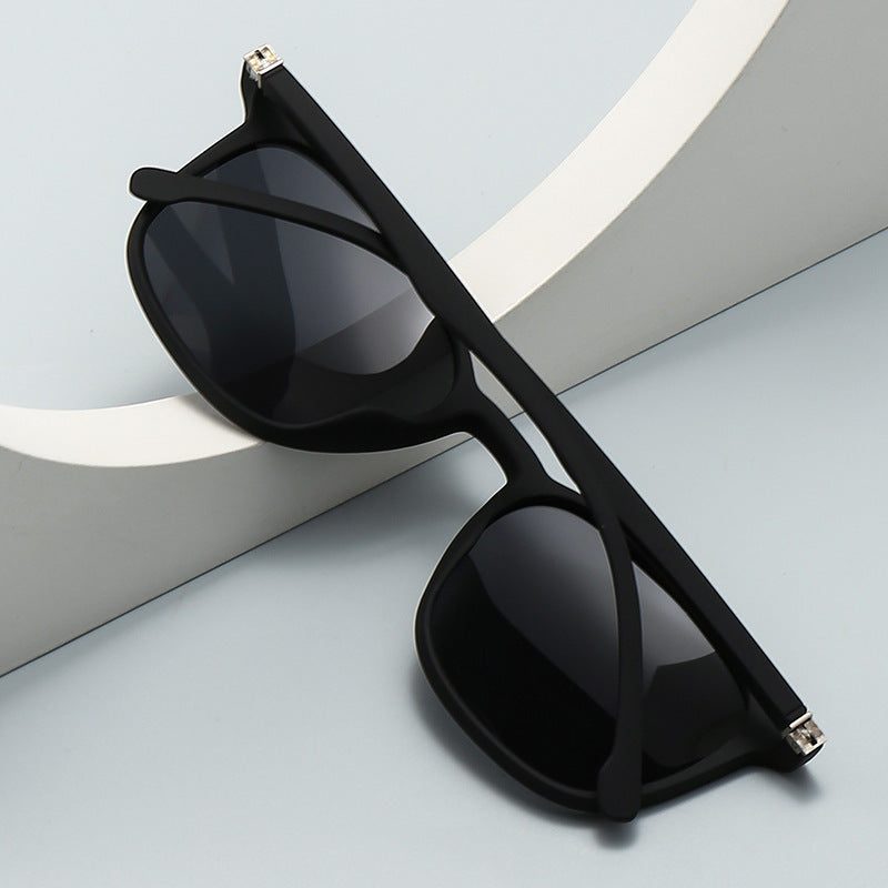 Men's elastic paint surface polarized black sunglasses with UV400 protection and PC frame