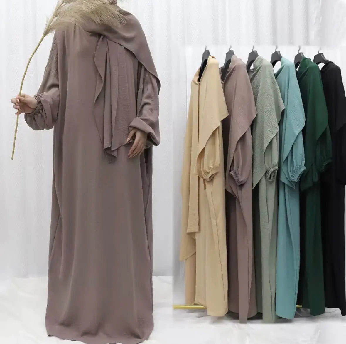 2024 Vente en gros Nouveau style Abaya élégant Dubaï Modeste Jilbab pour femmes musulmanes
Robe longue de couleur unie à la mode avec hijab SMSB 66