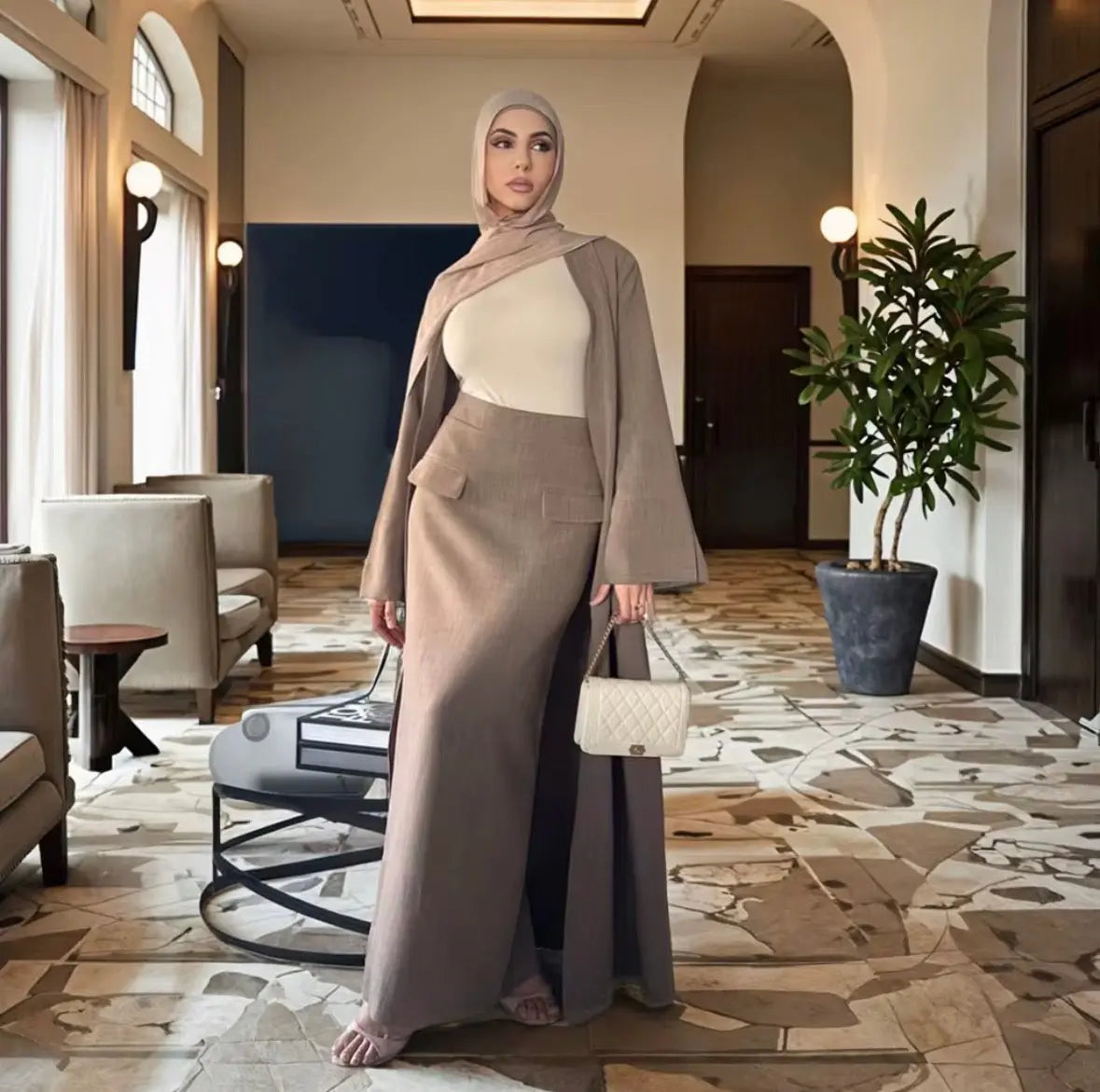 Abaya pour femmes 2026 Loriya Vêtement islamique
Abaya ouvert en nylon et spandex avec jupe, ensemble abaya 2 pièces, robes pour femmes pour l'Aid du Ramadan SMSB 66