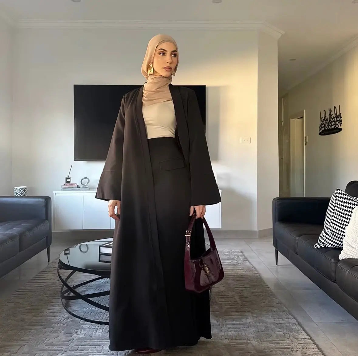 Abaya pour femmes 2026 Loriya Vêtement islamique
Abaya ouvert en nylon et spandex avec jupe, ensemble abaya 2 pièces, robes pour femmes pour l'Aid du Ramadan SMSB 66