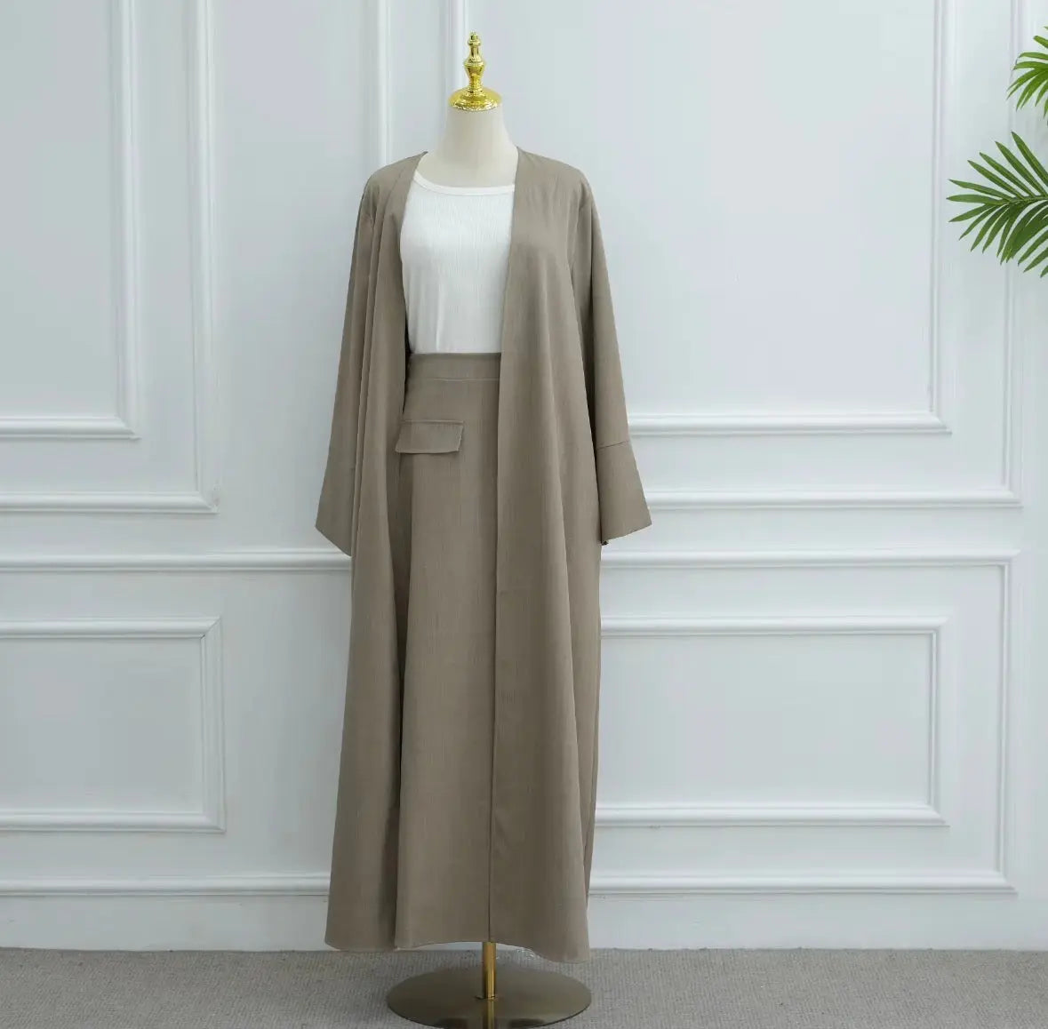 Abaya pour femmes 2026 Loriya Vêtement islamique
Abaya ouvert en nylon et spandex avec jupe, ensemble abaya 2 pièces, robes pour femmes pour l'Aid du Ramadan SMSB 66