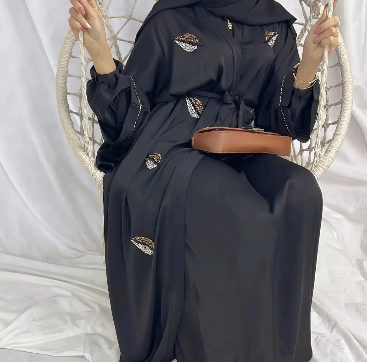 Eid Ramadan Dubai Open Abaya Musulmane Luxueuse
Brodée Cardigan Robe de Soirée Formelle Robe Intérieure
Vêtements Islamiques SMSB 66