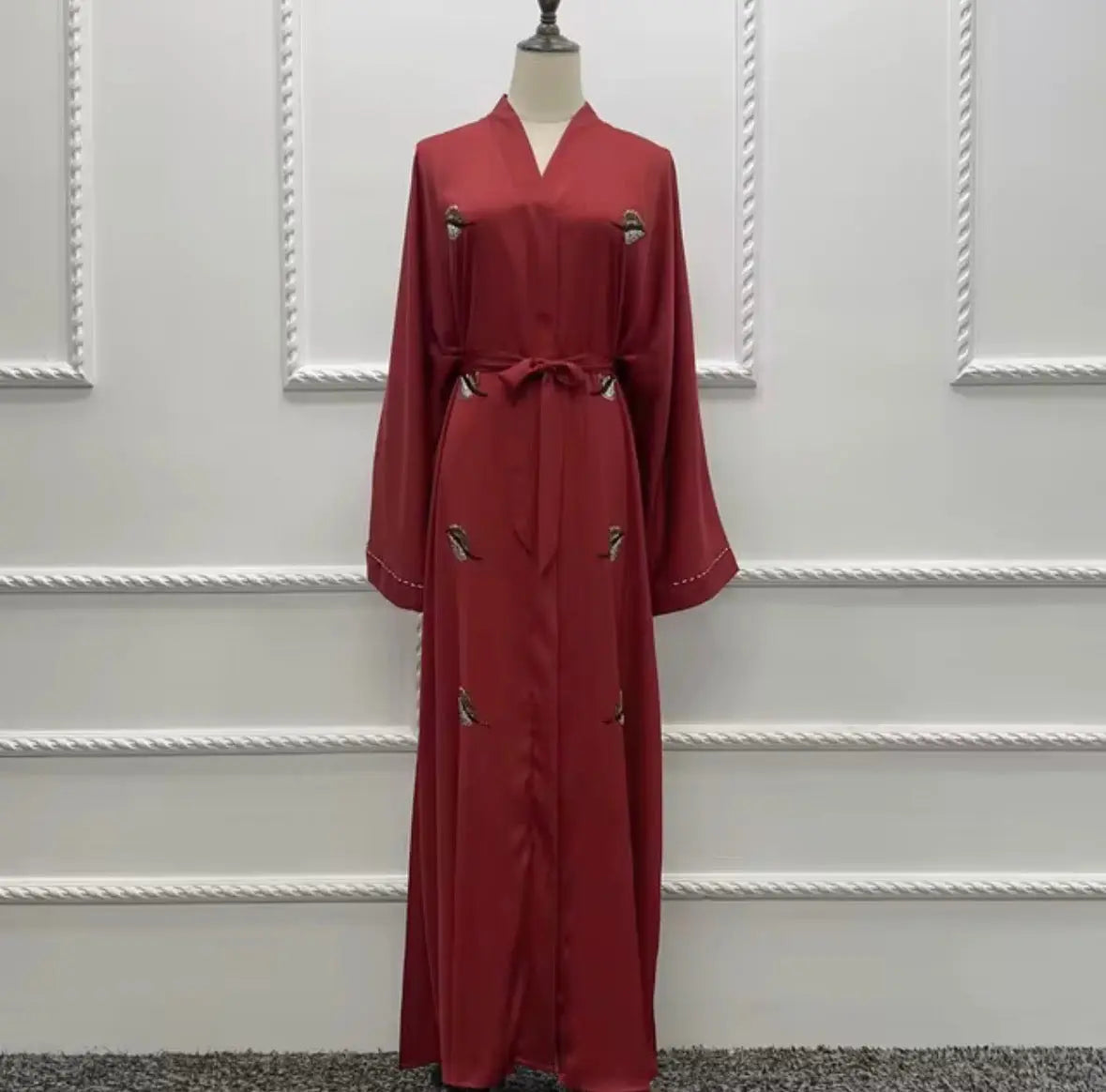 Eid Ramadan Dubai Open Abaya Musulmane Luxueuse
Brodée Cardigan Robe de Soirée Formelle Robe Intérieure
Vêtements Islamiques SMSB 66