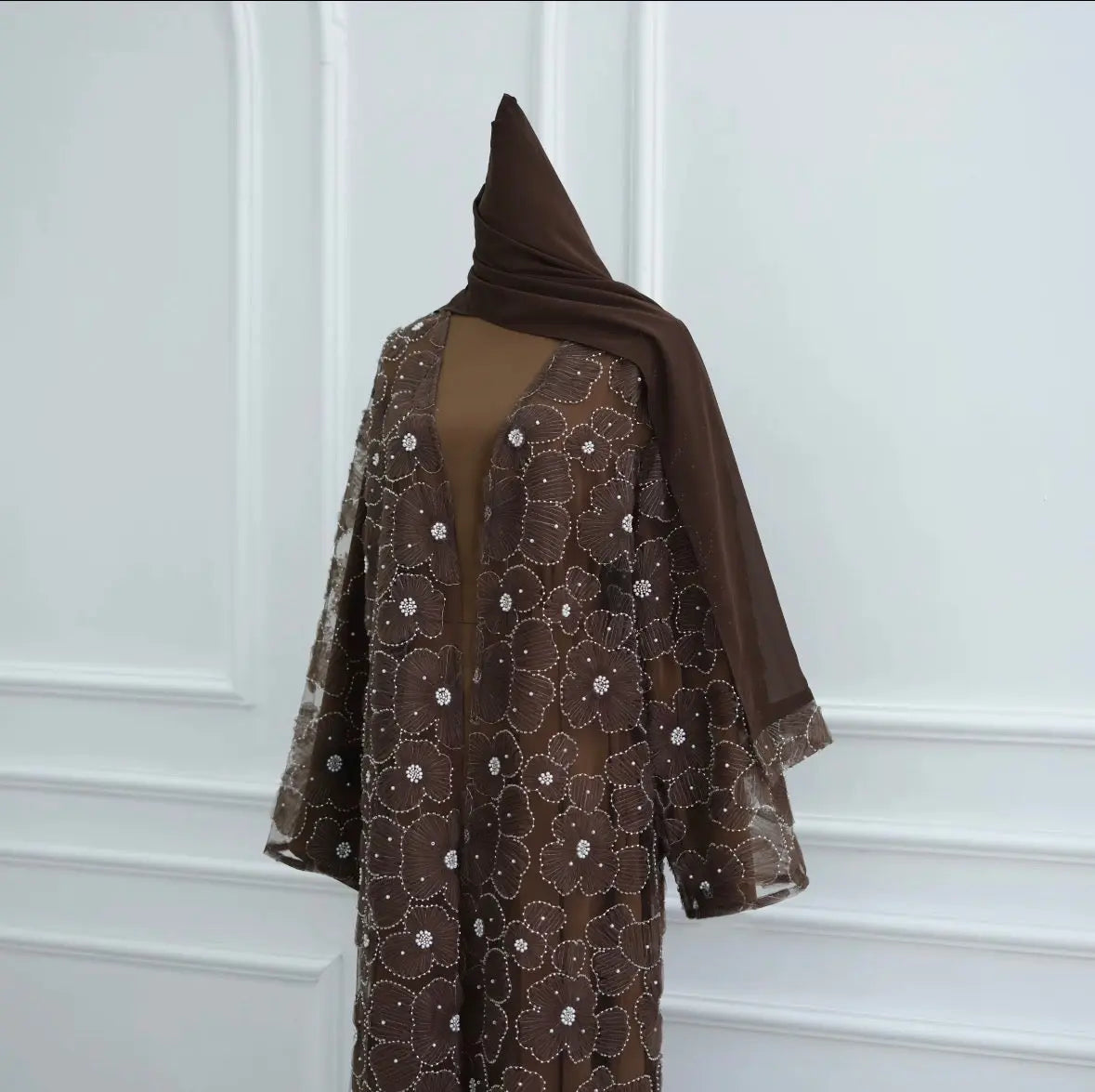 Nouvelle abaya de luxe faite à la main de Dubaï, cardigan en dentelle texturée orné de perles florales pour femmes musulmanes, robes modestes assorties d'un hijab. SMSB 66