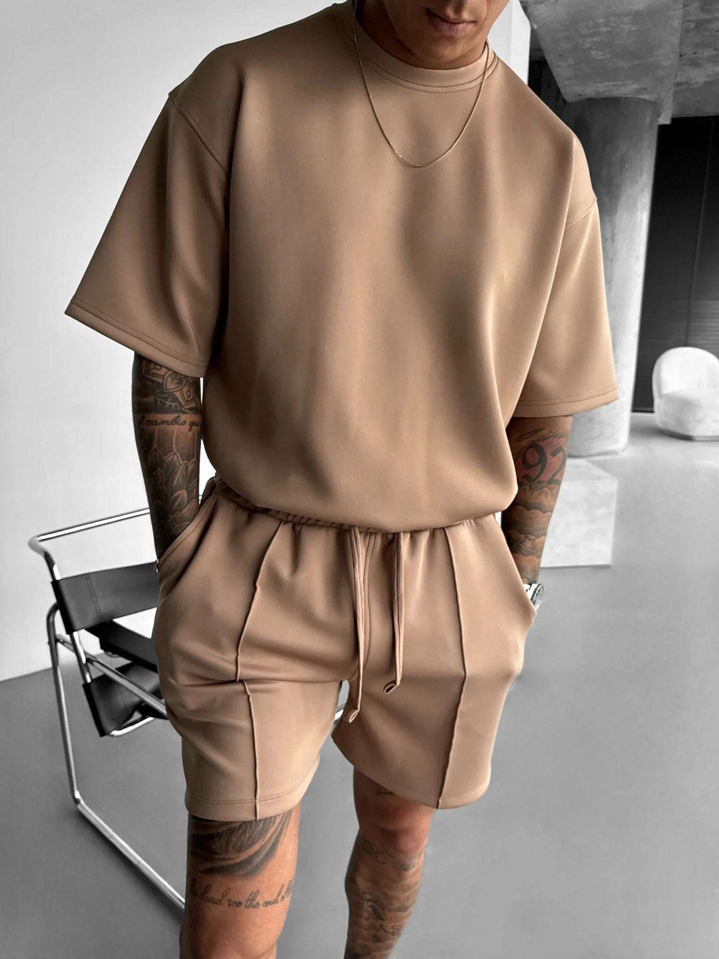 Summer men's short sleeve t-shirt and shorts suit in khaki polyester fiber for sports