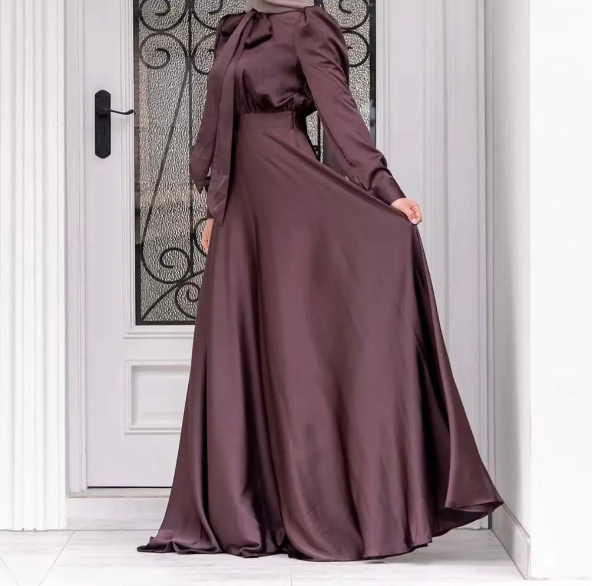 Robe Abaya fermée en satin brillant de luxe, tenue modeste et élégante pour soirée, douce et tendance, robe pour femmes musulmanes de Dubaï, vêtements islamiques, vente en gros d'Abaya SMSB 66