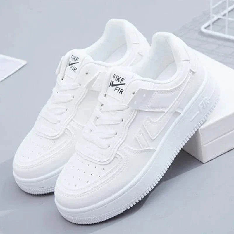 White breathable lace-up sports shoes with thick rubber sole and random letters, suitable for spring and autumn fashion