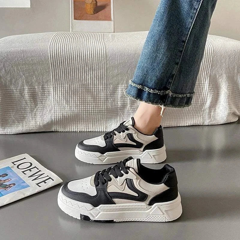 Fashion small white and black low-top women's casual sports shoes with thick soles and lace-up closures
