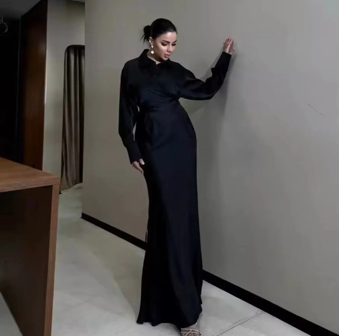 Vêtements musulmans mode nouvelle européenne et américaine femmes couleur unie revers taille minceur longue élégante Abayas robe SMSB 66