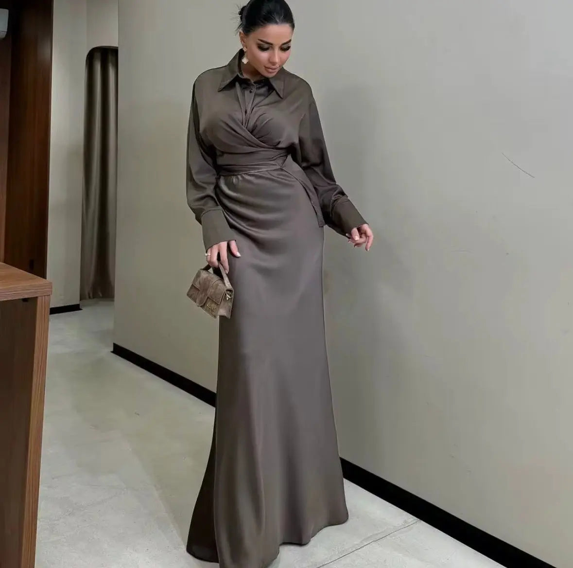 Vêtements musulmans mode nouvelle européenne et américaine femmes couleur unie revers taille minceur longue élégante Abayas robe SMSB 66